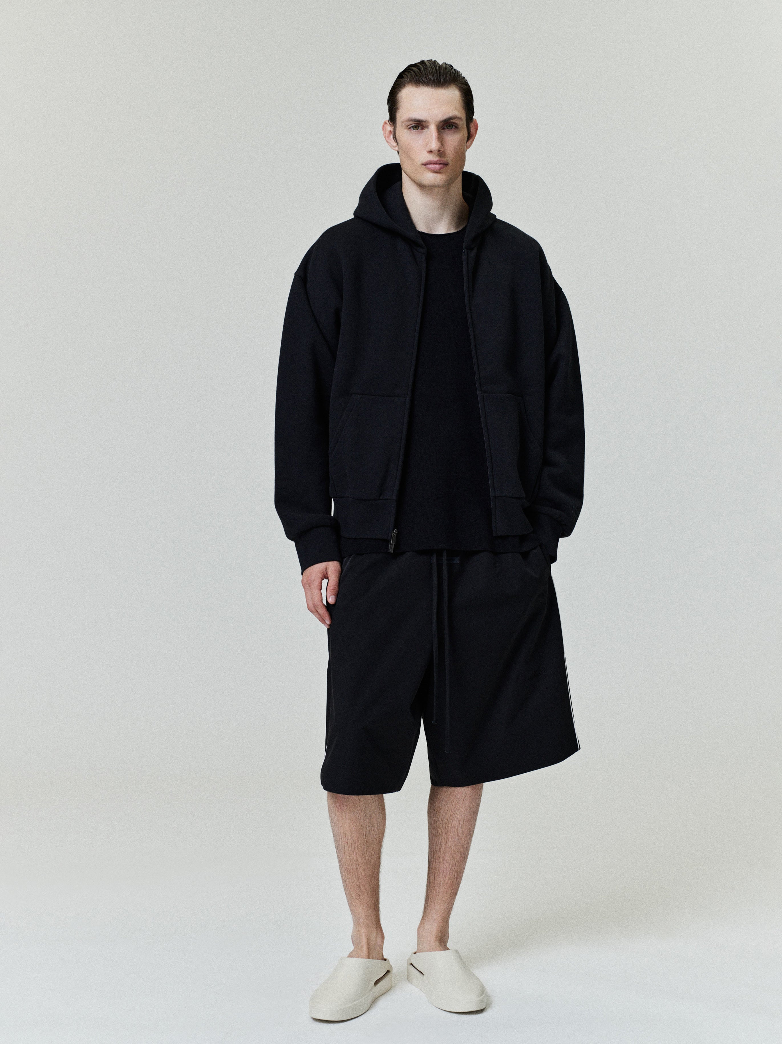 Relaxed Fleece Sweatshort With Piping